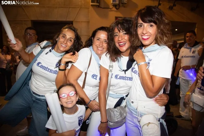 Desfile de las peñas en El Burgo 2025 