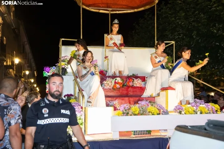 Desfile de las peñas en El Burgo 2025 