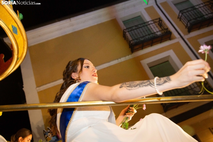 Desfile de las peñas en El Burgo 2025 