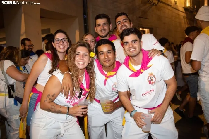 Desfile de las peñas en El Burgo 2025 