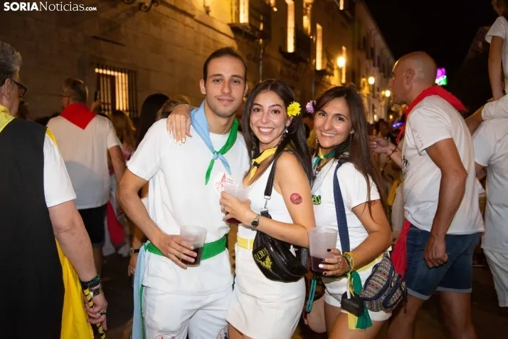 Desfile de las peñas en El Burgo 2025 