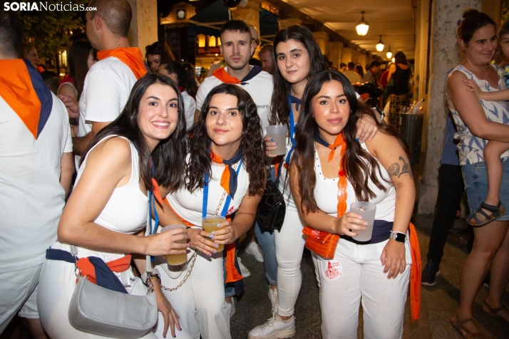 Desfile de las peñas en El Burgo 2025 