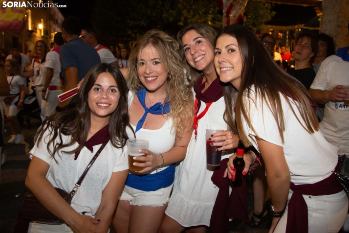 Desfile de las peñas en El Burgo 2025 