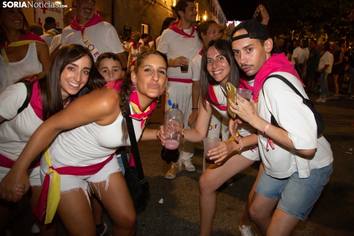 Desfile de las peñas en El Burgo 2025 