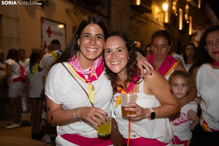 Desfile de las peñas en El Burgo 2025 