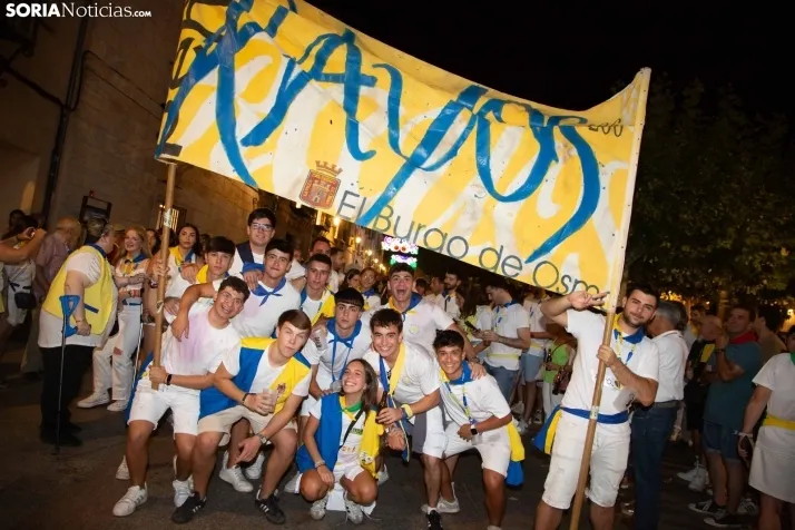 Desfile de las peñas en El Burgo 2025 