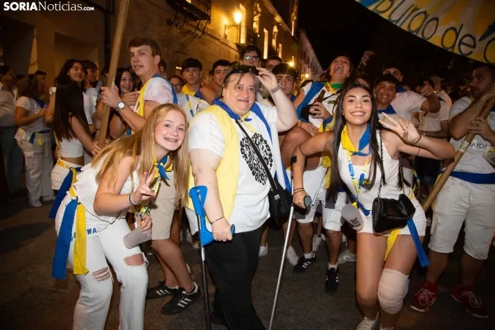 Desfile de las peñas en El Burgo 2025 