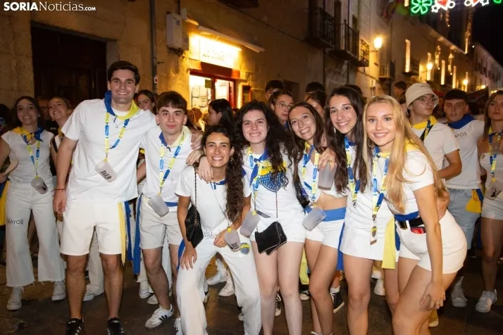 Desfile de las peñas en El Burgo 2025 