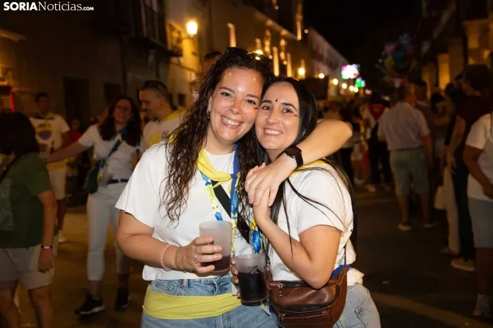 Desfile de las peñas en El Burgo 2025 