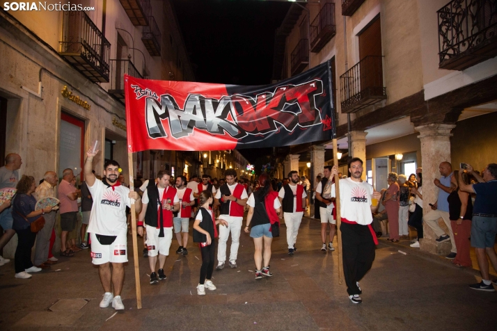 Desfile de las peñas en El Burgo 2025 