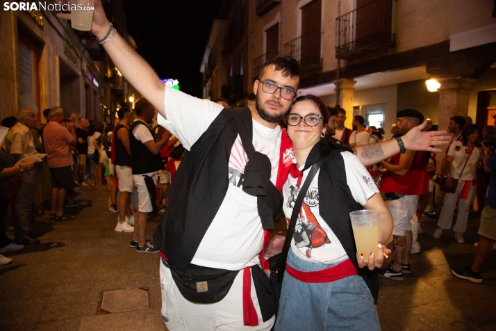 Desfile de las peñas en El Burgo 2025 