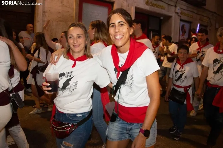 Desfile de las peñas en El Burgo 2025 