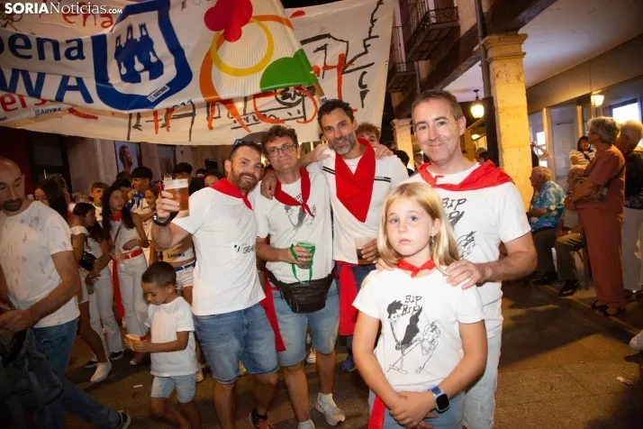Desfile de las peñas en El Burgo 2025 
