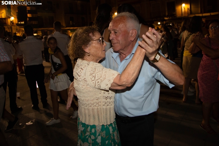 El Burgo baila la Rueda