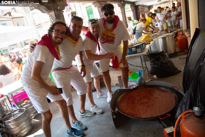 El Burgo se refresca con sus cucañas