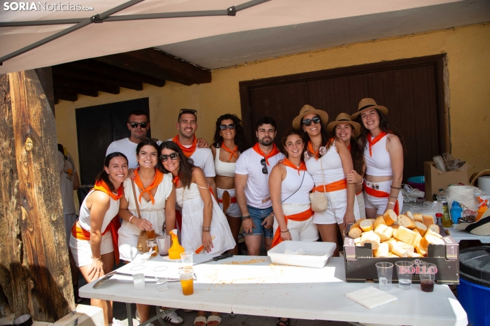 El Burgo se refresca con sus cucañas