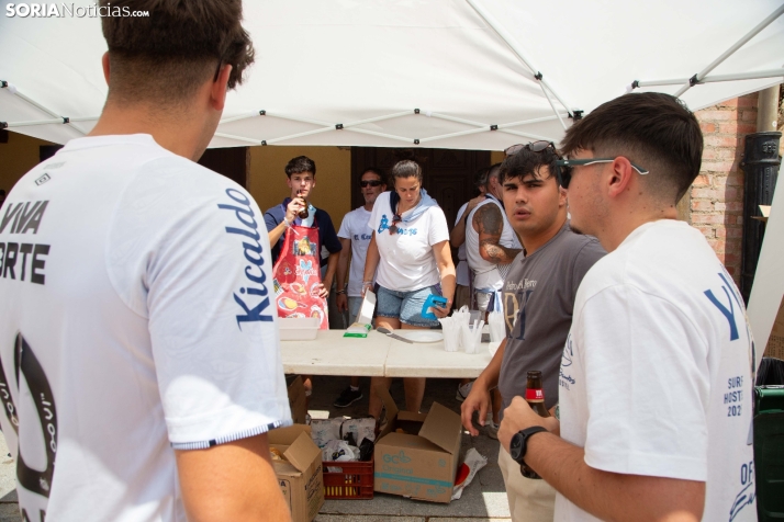 El Burgo se refresca con sus cucañas