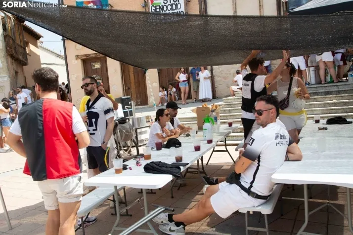 El Burgo se refresca con sus cucañas
