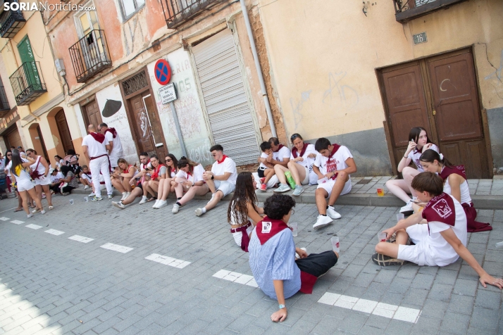 El Burgo se refresca con sus cucañas
