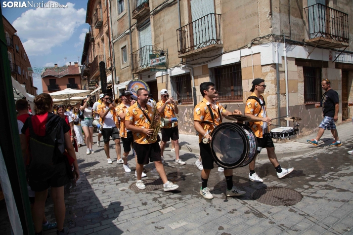 El Burgo se refresca con sus cucañas