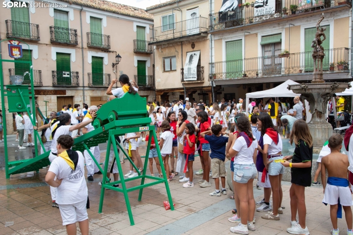 El Burgo se refresca con sus cucañas