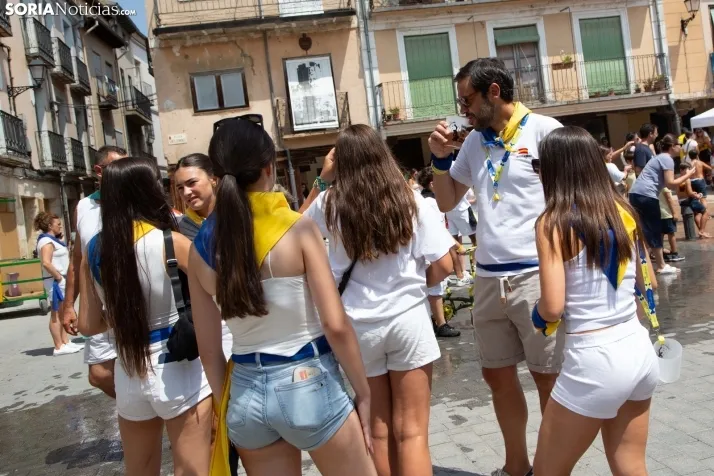 El Burgo se refresca con sus cucañas