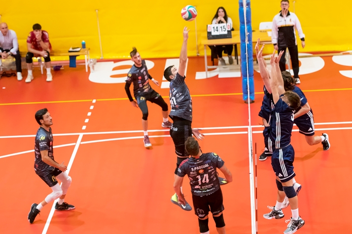 El Moreno Sáez Sporting logra en La Coruña su sexta victoria consecutiva (1-3) y aventaja en seis puntos al segundo