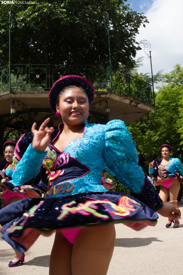 El ritmo y el color de Santiago de Bombori