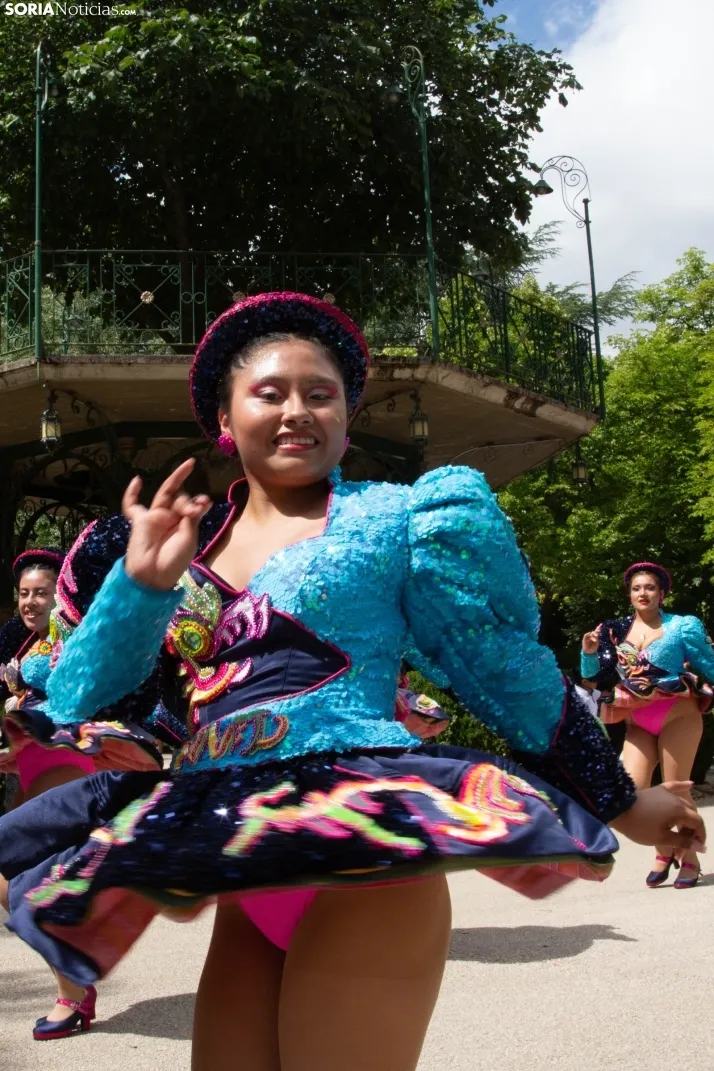 El ritmo y el color de Santiago de Bombori