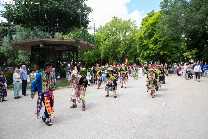 El ritmo y el color de Santiago de Bombori