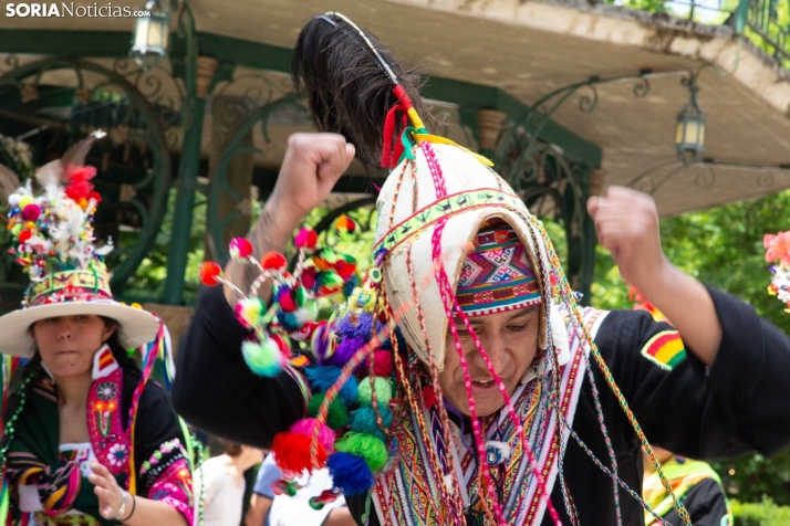 El ritmo y el color de Santiago de Bombori