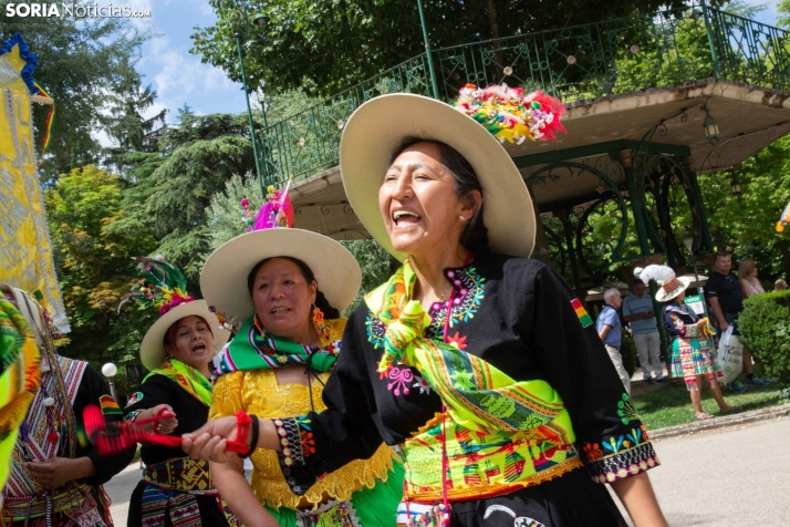 El ritmo y el color de Santiago de Bombori