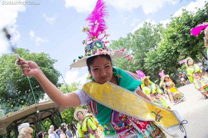 El ritmo y el color de Santiago de Bombori