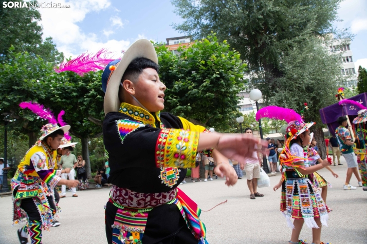 El ritmo y el color de Santiago de Bombori