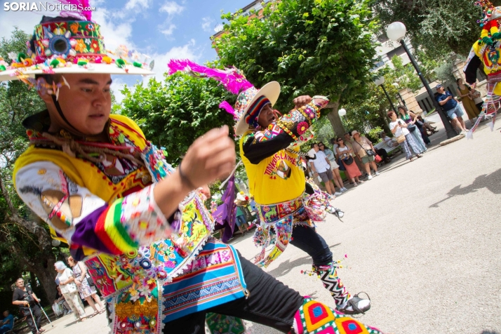 El ritmo y el color de Santiago de Bombori