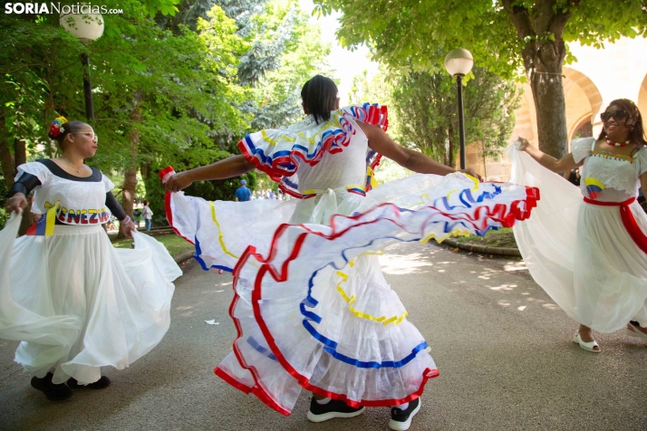 El ritmo y el color de Santiago de Bombori