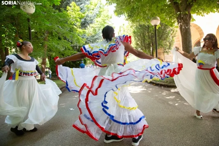 El ritmo y el color de Santiago de Bombori