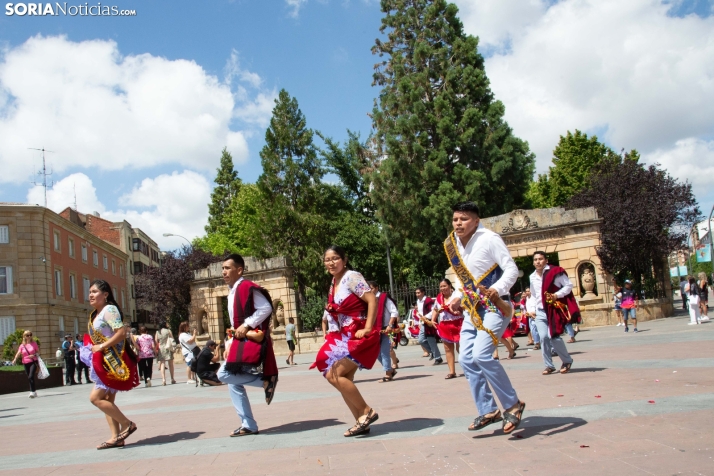 El ritmo y el color de Santiago de Bombori