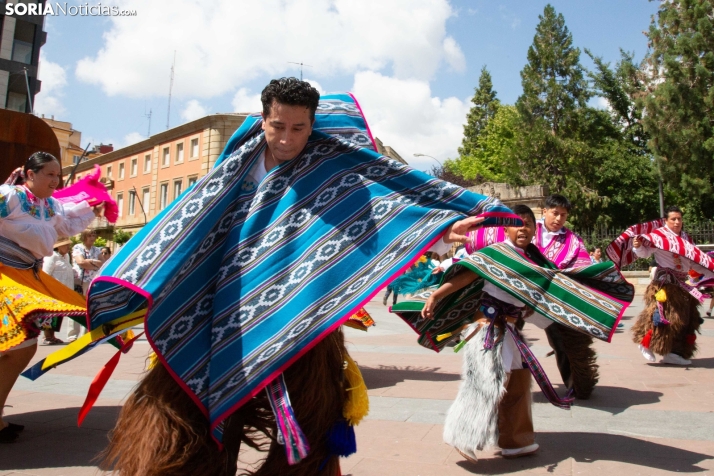 El ritmo y el color de Santiago de Bombori