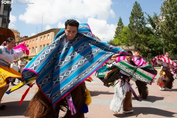El ritmo y el color de Santiago de Bombori