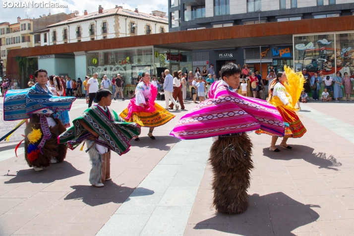 El ritmo y el color de Santiago de Bombori