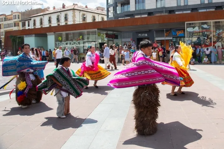 El ritmo y el color de Santiago de Bombori