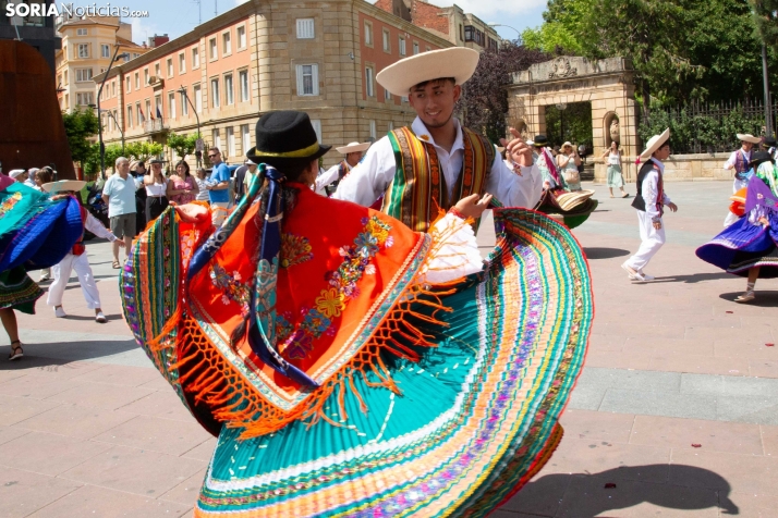 El ritmo y el color de Santiago de Bombori