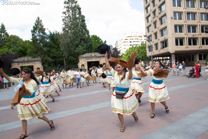 El ritmo y el color de Santiago de Bombori