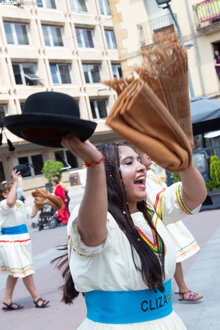 El ritmo y el color de Santiago de Bombori