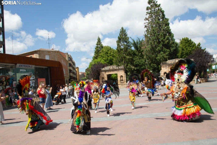 El ritmo y el color de Santiago de Bombori