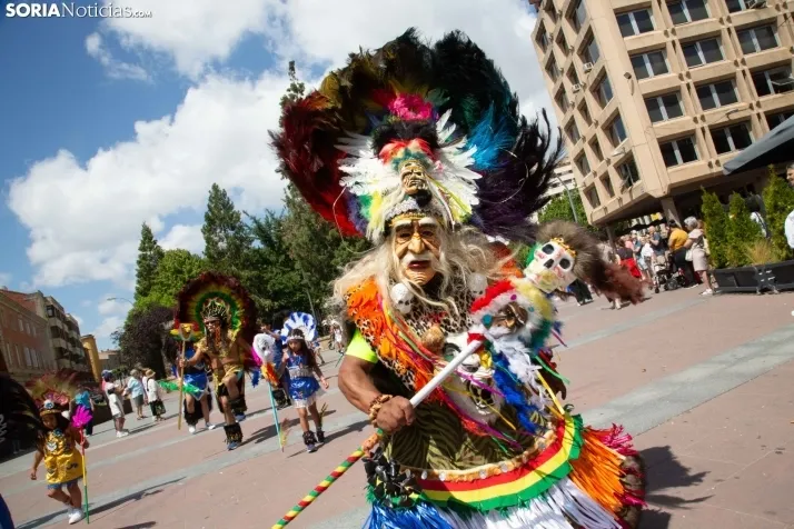 El ritmo y el color de Santiago de Bombori