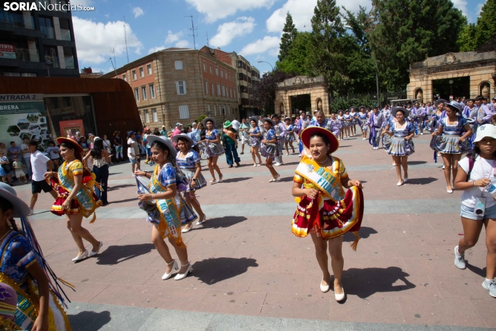 El ritmo y el color de Santiago de Bombori