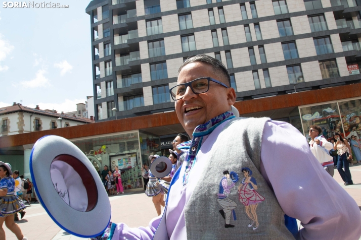 El ritmo y el color de Santiago de Bombori