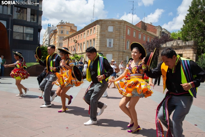 El ritmo y el color de Santiago de Bombori